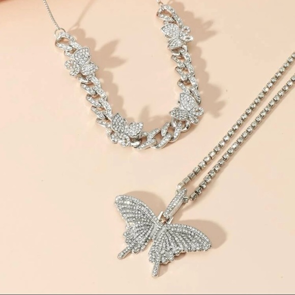 Butterfly necklace - Picture 2 of 3